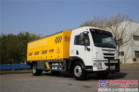 保溫儲料車 瀝青混合料長距離保溫運(yùn)輸與坑槽集中修補(bǔ)的養(yǎng)護(hù)新利器——高遠(yuǎn)圣工創(chuàng)新裝備助力路面機(jī)械升級